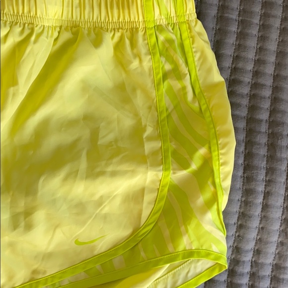 Tempo Nike shorts - Picture 3 of 4